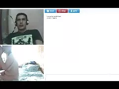 Японская жена ударяет его по кухне
